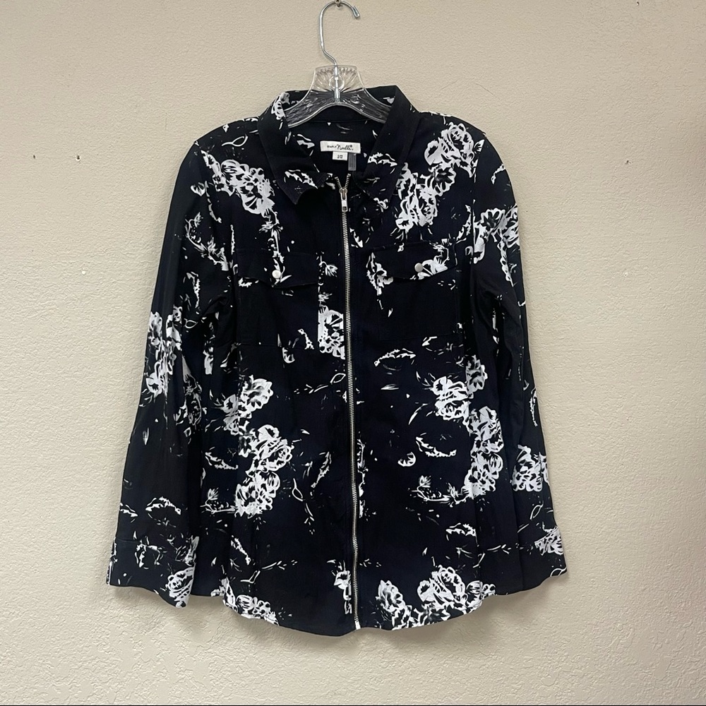 Simply Noelle Zippered Jacket with Top Snap Pockets - size S/M